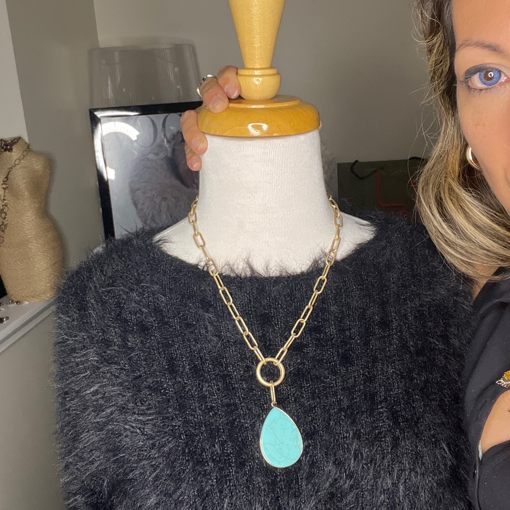 BLUE NECKLACE WITH TEARDROP STONE
